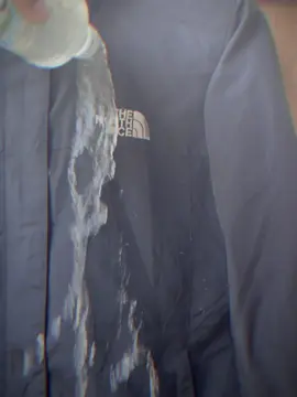 TEST WATERPROOF TNF MP3 SERIES BLACK COLORS 🔥 #waterproof #jaket #thenorthface #tnf #secondhand #thrift #thrifting #thrifted #thriftshop #fyp #fypシ #fypシ゚viral #viral #viralvideo #viral_video 