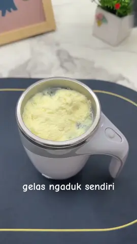gelas mengaduk sendiri #gelasviral #mugviral #gelasadukotomatis 