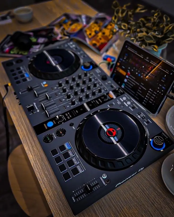 Chúng ta cứ như vậy nhé, anh chẳng yêu thêm ai, em cũng vậy. Đợi đến lúc cả hai cùng hiểu chuyện . Xa nhau đủ lâu, bỗng nhớ về nhau, chúng ta sẽ làm quen lại từ đầu..!🖤 #storytamtrang #xuhuongtiktok #viral #fyp #xh #TikTokFashion #WhatToPlay #saigonchill 