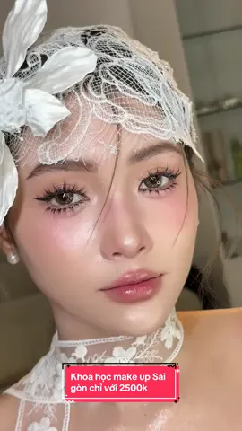 Khoá học make up 2 ngày tại Sài Gòn chỉ với 2500k . Các bạn Sài Gòn thích phong cách make bên Ngà thì ib cho Ngà nha #nganguyenmakeuphair #makeup #makeuptutorial #xuhuong #viral #dcgr 