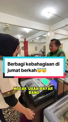 Berbagi Kebahagiaan untuk mas ojol di Jumat Berkah 🥰😇  #baksojwr #beranda #fyp 