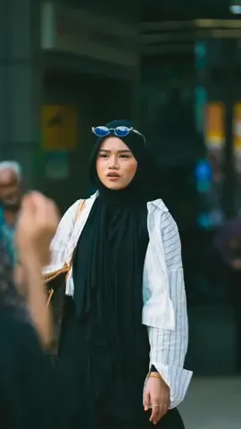 Late post 😋 sorry guys these days Alhamdulillah little bit busy, inshallah soon i will post better content 🥰📸 #fyp #streetphotography #black #kualalumpur #tiktokmalaysia 