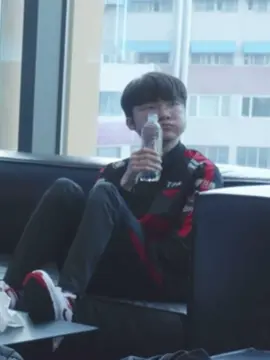 Part 2 | Eating with Faker. Nhờ mấy hai coi bé dâu🍓 ăn giúp sốp xíu nghen 😚 #faker #페이커 #leesanghyeok #이상혁 #t1 #t1win #t1fighting #fyp #viral 