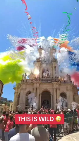 They really hit the “FIRE EVERYTHING” button 😅 #fyp #explore #fireworks #celebration #firework #fireworkshow  (via @Andrea)