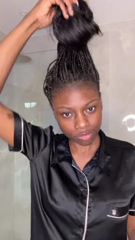 When the braids are tired and need revamping I lean on the trusted Lamellar Shine Tresemme collection. Between the formula and good old fashion techniques the curls are restored! @tresemmeuki  #ShineSquad #GetYourShineOn #glossyhair