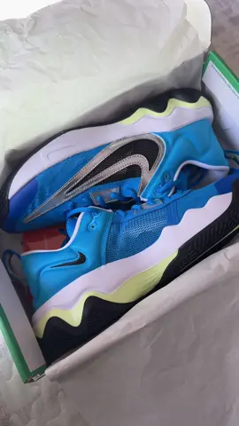 Bebê novo @Nike  #basquete #nike #giannisimmortality3 