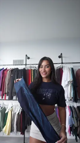 We’re bringing the Analis Cruz signatures back. Restocking july 23rd, 11am EST. @Gymshark 