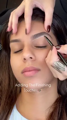 It’s the finishing touches that make the difference 🪄  #naplesflorida #miami #browshaping #browshaping #beauty #brows #eyebrows 