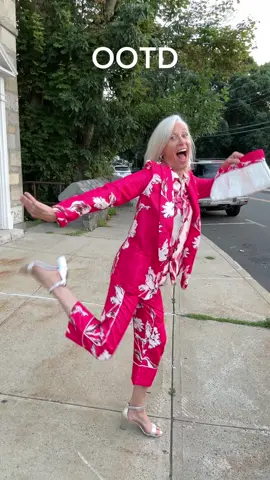 Am I too old to wear styles from Zara?  Nope. Loving my Kendra Scott earrings most!  #OOTD #aerosmithpink #silversisters #agepositive @Kendra Scott 