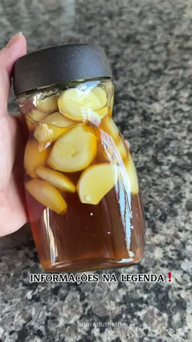 Xarope Natural de Alho Fermentado no Mel 🍯  As propriedades antimicrobianas do alho juntamente com as propriedades do mel auxiliam muito no inverno com a chegada dos resfriados, gripes e infecções.  🍯Para você que gosta de uma farmacinha mais natural também esse xarope pode ser uma mão ma roda, por mais que demore a ficar pronto ele quando mais passa o tempo duas propriedades são potencializadas. 🍯Você pode usar uma colher 3x ao dia como estratégia para melhora dos sintomas. 🍯Importante sempre virar o pote de cabeça para baixo bem fechado todos os dias, você pode abrir pois a fermentação é aeróbica. Vi efeitos após 30 dias mas espere os 3 meses e se prepare antes para ter pronto no inverno. #foryou #foryoupage #xaropecaseiro #xaropenatural 