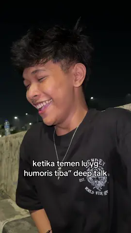 sang badut mengeluarkan isi hatinya