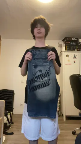 Jorts season 😪 #baggyjeans #jnco #y2k #90s #ecko #affliction #2000s #foryou #foryoupage #TikTokFashion #GRWM #OOTD #swag #parati #adidassuperstar 