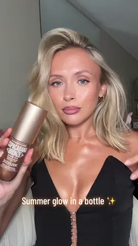 @Sol de Janeiro Copacabana Bronze glow oil ✨✨✨ Smells insane and doesnt transfer!  LFTFSOPHIEE for extra ££ off on @LOOKFANTASTIC 🤩✨ #summerglow #bodyoil #bodyglow #bodyglowoil #glowyskin #soldejaniero 