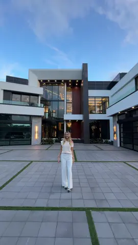 the backlit onyx wall 😍 