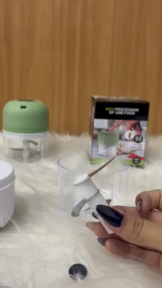Dê uma olhada em Mini Processador Elétrico de Alimentos Portátil com 3 lâminas de aço inox USB 250ml JIMMY. Compre na Shopee agora! https://s.shopee.com.br/1qHmYnzS97 #miniprocessadordealimentos #miniprocessador #processador #shopee #achadinhosshopee 