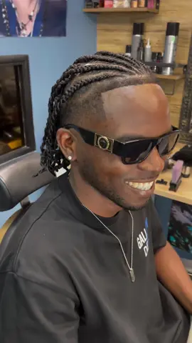 👑👑Tayc style👑👑 📍2 Boulevard Saint Roch, Nice 📲www.mawu-beauty.com pour les réservations en ligne ☎️0950014038 . . . . . . . . . . #fyp #foryou #amazing #beauty #fashion #braids #nicefrance #monaco #nice #beautiful #hairstyle #style #tresses #barbershop #barber 