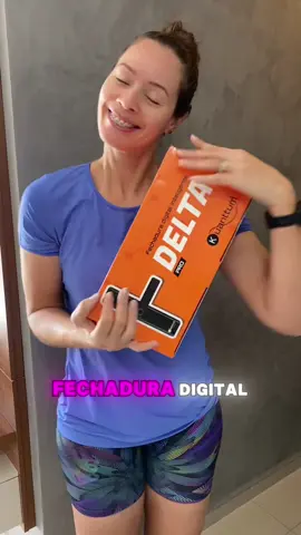 Tudo sobre a fechadura ⬇️ ✨ Fechadura Digital - Delta Pro - Kuanttum ✨ A fechadura digital Delta Pro é um modelo de embutir, com sistema de abertura e travamento eletrônico através de aplicativo, biometria, cartão TAG, senha numérica e chave de abertura mecânica. ✨Possui conexão Wi-Fi para ser utilizada no controle de acesso de residências, apartamentos e escritórios. Com seu teclado iluminado, você consegue operar a fechadura mesmo se o ambiente estiver escuro e nunca ficará pelo lado de fora, pois a fechadura sinaliza quando você deve trocar as pilhas e mesmo esgotando a carga das pilhas é possível acessar a fechadura utilizando uma fonte de 5 VCC e um cabo USB-C. Qualquer dúvida, pode pergunta🫶🏼 #fechaduradigital #fechaduras #fechaduraeletronica #kuanttum #deltapro #modernidade #facilidade #diaadia #ape #apartamento #reforma #rotinadecasa 