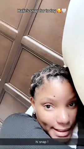 I wonder what is halle doing in New York🤍✨#hallebailey #hallefanxx 