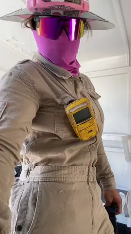 Friday vibes 🫶🏻 #bluecollar #pinkhard #oilfield #oilandgasindustry #westtexas #newmexico #fyp 