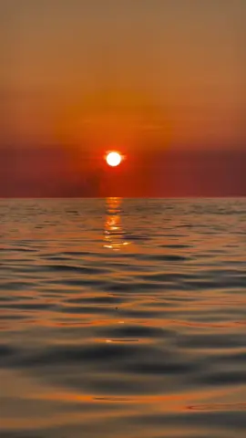 #البحر #غروب_الشمس #iksplore #tiktok #اكسبلور #مشاهير_تيك_توك #🇩🇿🇲🇦🇹🇳 #🌊 #🎧❣️ 🌊🌊🌊💥