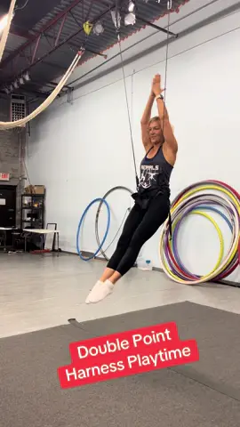 Another class, another apparatus! Look mom: no hands! 😀 Flipping around on double point harness is all core and glutes! Funnnnn!! #aerialist #circuseverydamnday #foryoupage #fitover55women #harnessdance #fitwomen #doublepointharness 