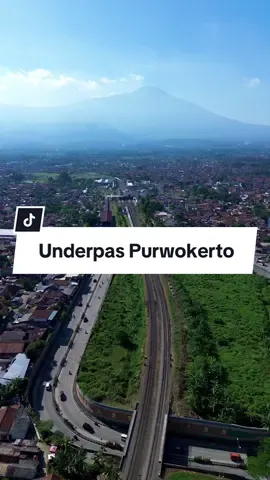 Pesona stasiun Purwokerto 🗻✨ #purwokerto #purwokertoviral #purwokertodrone #purwokertokeren #kai #keretaapi #keretaapiindonesia #banyumas #viral #fyp 