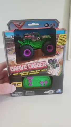 #monsterjam #gravedigger #gravediggerfan #monstertrucks #minirccar #rcmonstertruck #minirc #spinmaster got this it will be released at target for 24.99 some time soon. over all its a pretty nice toy the car last long just hope they bring out other trucks 