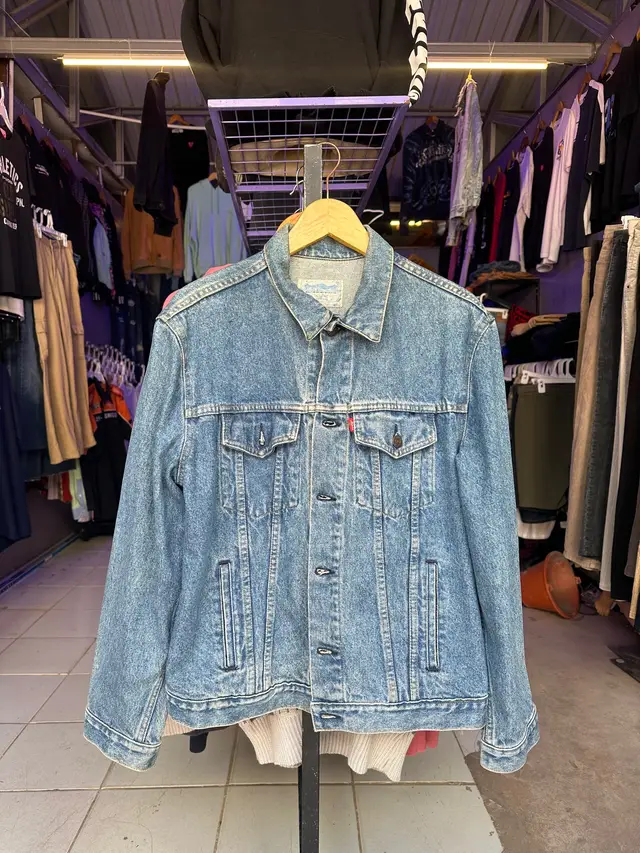 Jaket Jeans cowok tebal Rapi dan kuat , Trendy  Kuaitas di jamin oke  #jaketjeans #levis #jaketlevis #fypシ゚viral #4u ##batamtiktok 