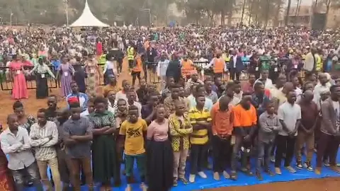 PREMIÈRE JOURNÉE DE LA CAMPAGNE D' ÉVANGÉLISATION À BUKAVU AVEC FRÈRE Edouard Ekaka Kangudia DE LUBUMBASHI. DIEU A SAUVÉ LES 186 ÂMES QUI SONT BAPTISÉES PAR IMMERSION DANS LES EAUX PROFONDES AU NOM DE NOTRE SEIGNEUR JÉSUS-CHRIST, LES ENFANTS DE DIEU QUI SONT RENTRÉS À LA BERGERIE. GLOIRE GLOIRE GLOIRE À NOTRE DIEU  crédit : Tabernacle Chrétien de Bukavu 