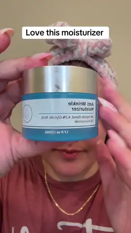 I genuinely love this moisturizer and use it every day 🥰 #skincare #skincareroutine #skintok #skincaretips #fypシ゚viral #tiktokshop #tiktokmademebuyit #summervibes 