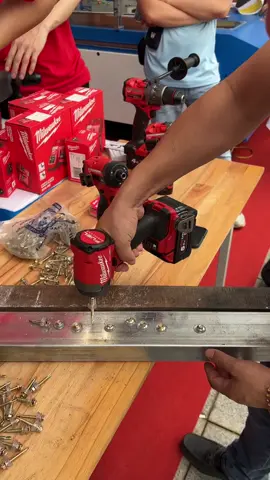 Test khả năng bắn vít Máy vặn vít Milwaukee M18 FID3 Chính Hãng #sửachữa #cokhi #nhomkinh #dienlanh #maybanvit #milwauke #chinhhang #hctools