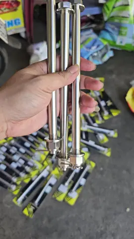 Cốt bánh inox 304 tiện nguyên khối 1 đầu- Đầu kia xài tán có keo khóa răng và có khoe gài chống đăng xuất nha ae-ae nên đầu tư xe mình 1 cặp cho an toàn ae nhé #nghiadoanbinhduong #ocinox304 #cotbanhinox304 