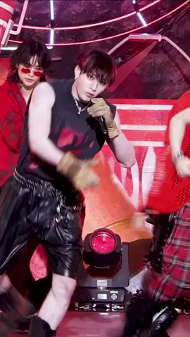 STRAY KIDS BANG CHAN 