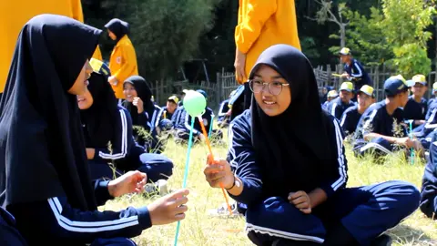 THE LAST DAY OF FORTASI Kita tutup dengan outbound di Wisata Boonpring, Turen, Malang. Waktunya kembali bersekolah. Have a nice time! #MPLS #fortasi #SMP #muhammadiyah #malang #smpmugimalang #gondanglegi #smpmuhammadiyah09gondanglegi #outbound 