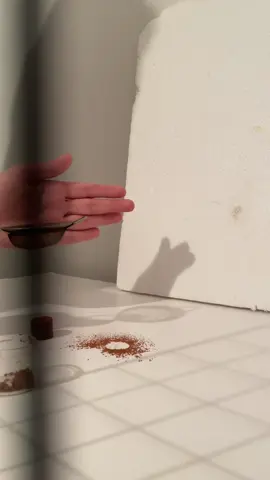 تصويري هالويكند كان لبزنس تشوكلت ، و طبقت فكرة من زممااان كان خاطري اجربها و النتيجة تجنن🫡✨ #chocolate #dubaichocolate #photoshoot #photographyideas 