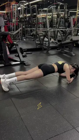 Thử plank 3p' mỗi ngày và bạn sẽ thấy sự thay đổi của body 🕒 #tapgym #gymgirl #GymLife #gymmotivation #dongluc #motivation #eothon #Fitness #plankchallenge #CapCut 