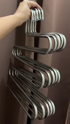 Save space and keep your wardrobe clean and tidy.😉💗 #hanger #5layerhangerholder #stainlesssteel #homeessentials #wardrobeessential 