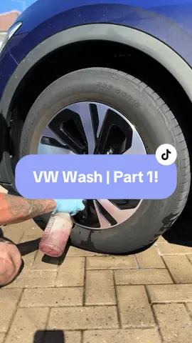 Part 1 of the wash we gave this VW, enjoy! #wash #carwash #carclean #carcleaning #carvaleting #cardetailing #cardetail #carvalet #autodetailing #vw #volkswagen #wheelcleaning #snowfoam #machinepolish #ceramiccoating #tyredressing #fyp 