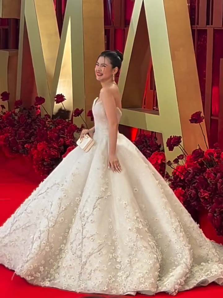 @barbieforteza8doneyet in her own Barbie world!💖Ang ganda mo, #PulangAraw star Barbie Forteza! #GMAGala2024