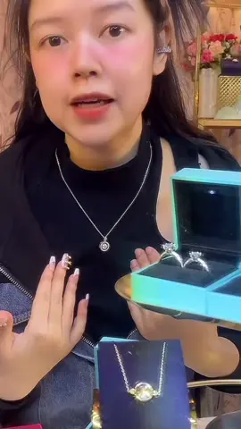 FEELS สร้อยคอจี้โมอีสพร้อมสาย✨🛒🛒🛒🛒😆😊 #นายหน้าtiktokshop#ดันขึ้นหน้าฟีดที#เอไอตื่นมาเต้น#เปิดการมองเห็นtiktokส#สินค้าขายดี#มาเลือกซื้อกันได้นะคะ#ขออนุญาตเจ้าของคลิปนะคะ#กดสั่งได้เลยจ้า🎉🎉🎉#ปลายทางส่งฟรี#เก็บเงินปลายทาง#ขายของออนไลน์#หารายได้หลักแสน#ช่วยอุดหนุนหน่อยนะคะ#เทรนด์วันนี้#วันช้อปปิ้ง#มารวยมาขายของ#สินค้าขายดีในติ๊กต๊อก#สินค้าคุณภาพ #ติ๊กต๊อกช้อปครีเอเตอร์ #ครีเอเตอร์tiktok #สร้อยโมอีส#เพชรโมอีส 