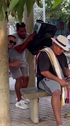 🤣 #funnyvideos #funnymoments #prankvideos #funnyvideo #funny #prank #funnyprankvideos #prankvideo #funnypranks #funnyprank #fypシ