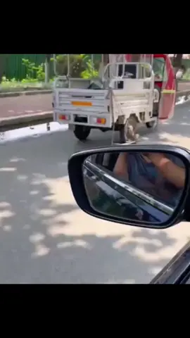 Skateboard that serves as a 3rd wheel #homemade #DIY #diyproject #ingenious_tv #goodideas😂😂😂😂😂 #crazy #crazyideas #wheel #skateboard #skate #sparewheel 