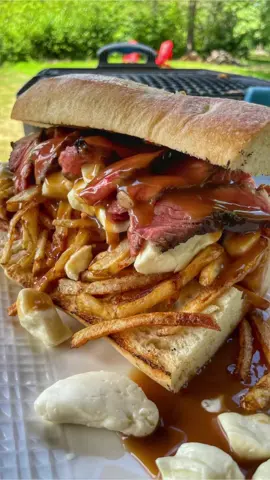 Poutine-Steak-Sandwich 
