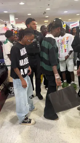 Atl streetwear ⛹🏽‍♂️#fypage #quan #foryiupage #fypシ゚viral #makemefamous #atlanta #quan 