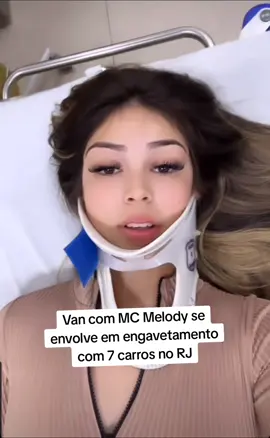 Mc Melody sofre grave acidente, após se envolver com sua equipe em engavetamento com mais 7 veículos. #acidente #mcmelody #famosos #brnews 