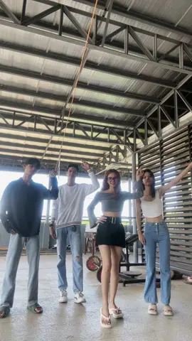 Di naman halatang napilitan sila 😂  #Family #Siblings #dance #Tiramisucake #fyp 