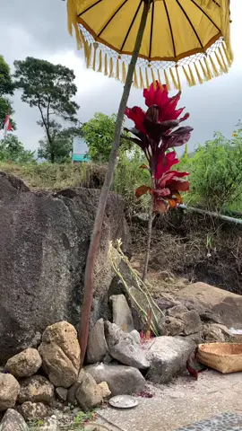 jalur sakral yang penuh dengan kemistisannya menyimpan sejuta misteri spiritualnya.