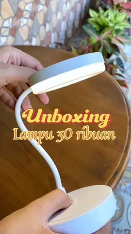 Lampu belajar yang bisa dijadikan lighting konten low budget😍 bikin konten jadi Aesthetic✨🎀 #lampubelajar #lampukonten #lampubaca #lampuportable 