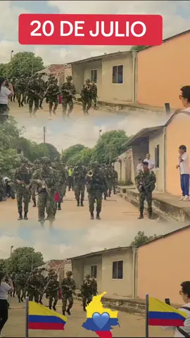 #fuerzasmilitaresdecolombia #ejercol💂🏼‍♂️🤙🏽🇨🇴 #militarcolombiano🇨🇴💂🏻‍♂ #patriahonorlealtad #independenciacolombia #20dejulio #desfilemilitar 