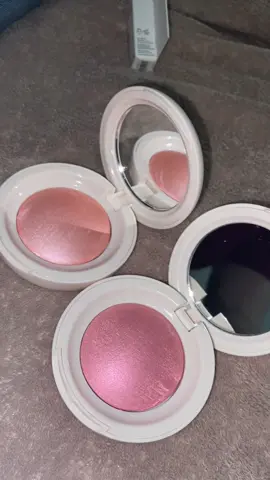 O blush mais aguardado do ano e o mais lindo, valeu a espera! Como sempre a @Rare Beauty NUNCA decepciona! Cores: Cheer e Happy #blushrarebeauty #rarebeautyblush #rarebeauty #pinchluminouspowderblush #sephorahaul #sephorabrasil #sephora 